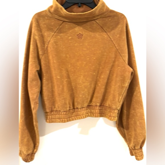 GSUWOO Cropped Caramel Colored Size M Sweatshirt - Picture 4 of 11